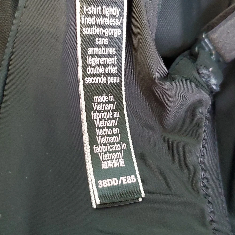 Victoria's Secret Bra. Size 38DD - Picture 6 of 6